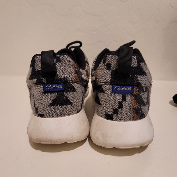 Pendleton Nike Roche Run - Picture 4 of 8